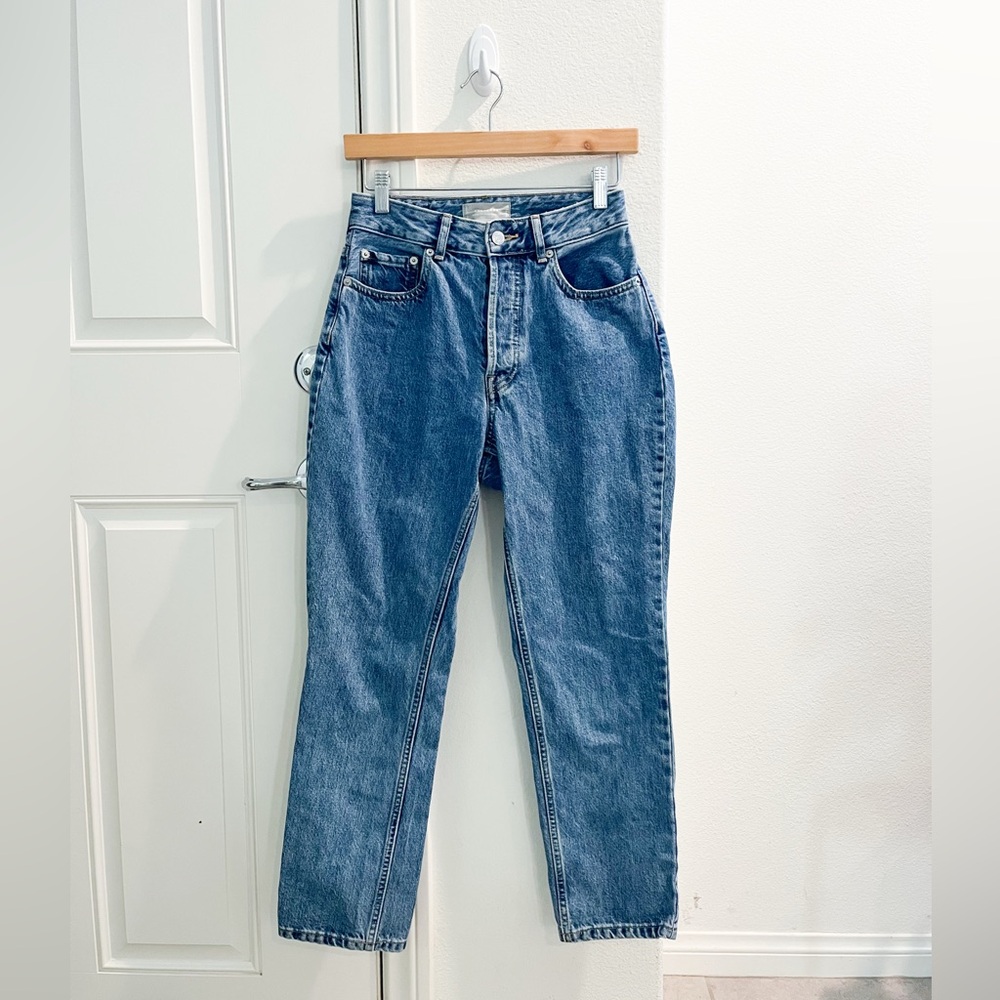 Everlane The Curvy 90’s Cheeky Straight Jean in Medium Blue Wash